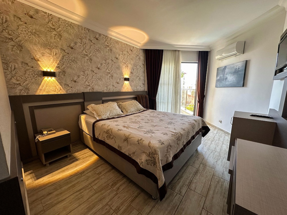 Monte Carlo Hotel 4