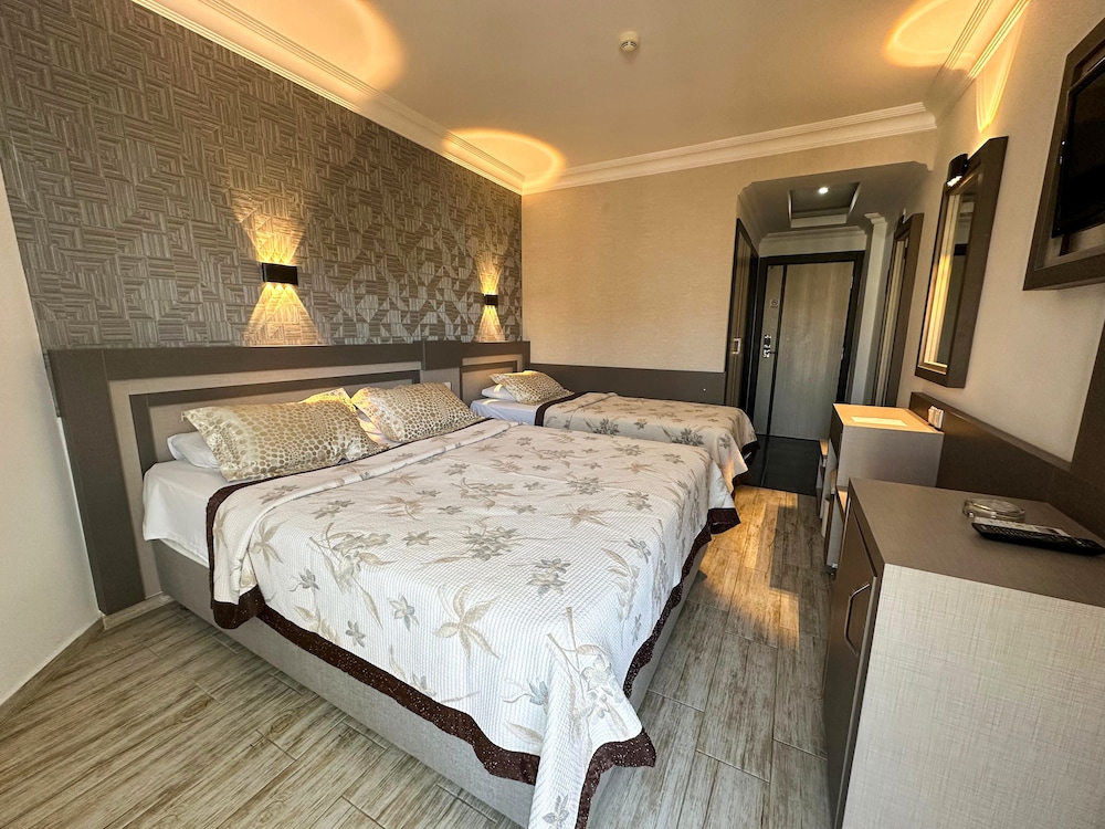 Monte Carlo Hotel 5