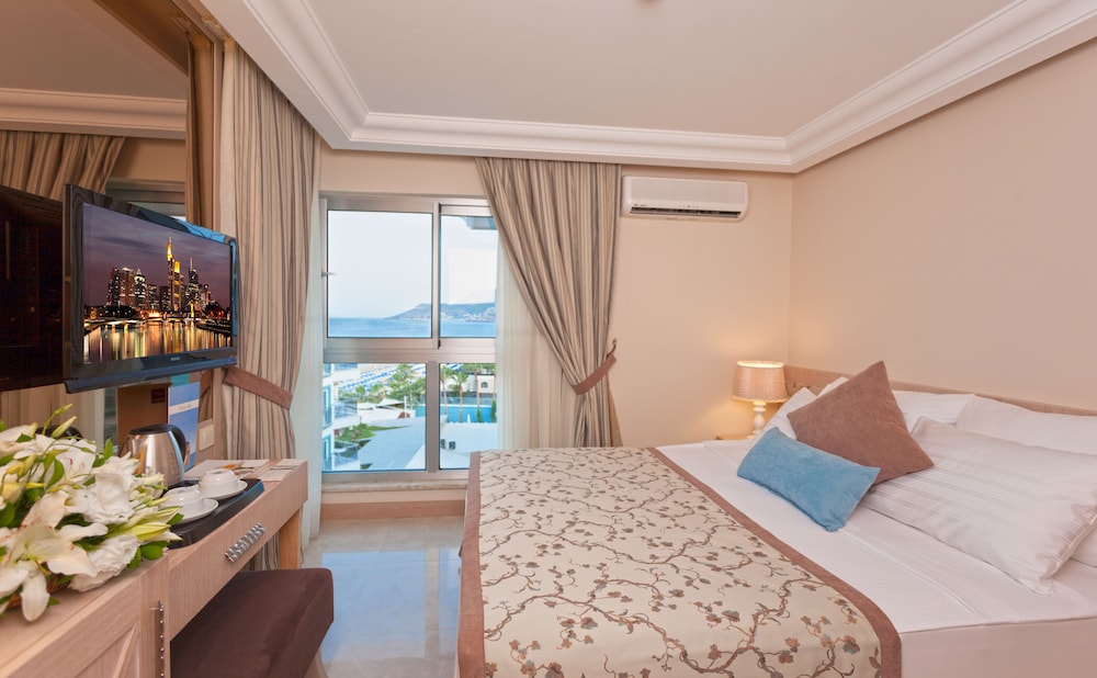 Xperia Saray Beach Hotel 9