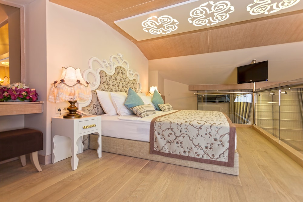 Xperia Saray Beach Hotel 10