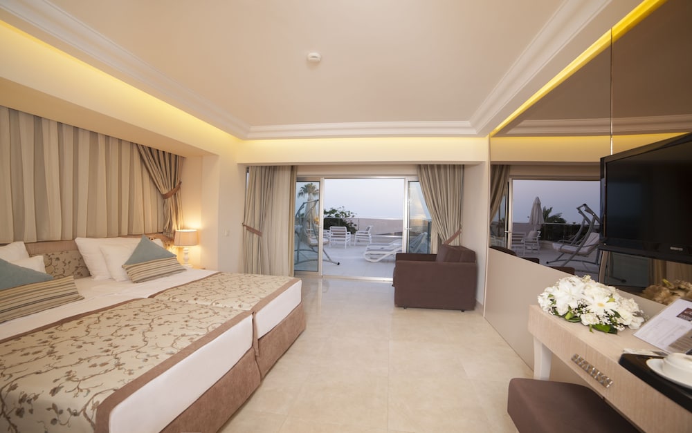 Xperia Saray Beach Hotel 12