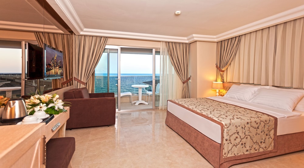 Xperia Saray Beach Hotel 8