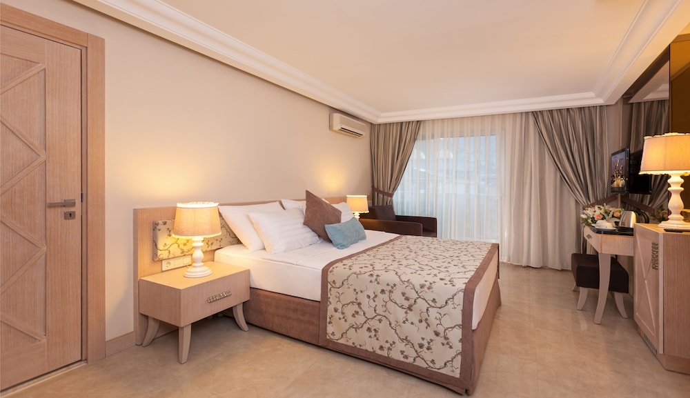 Xperia Saray Beach Hotel 6