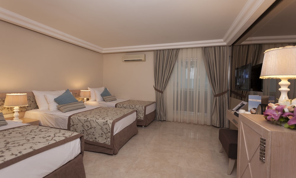 Xperia Saray Beach Hotel 4
