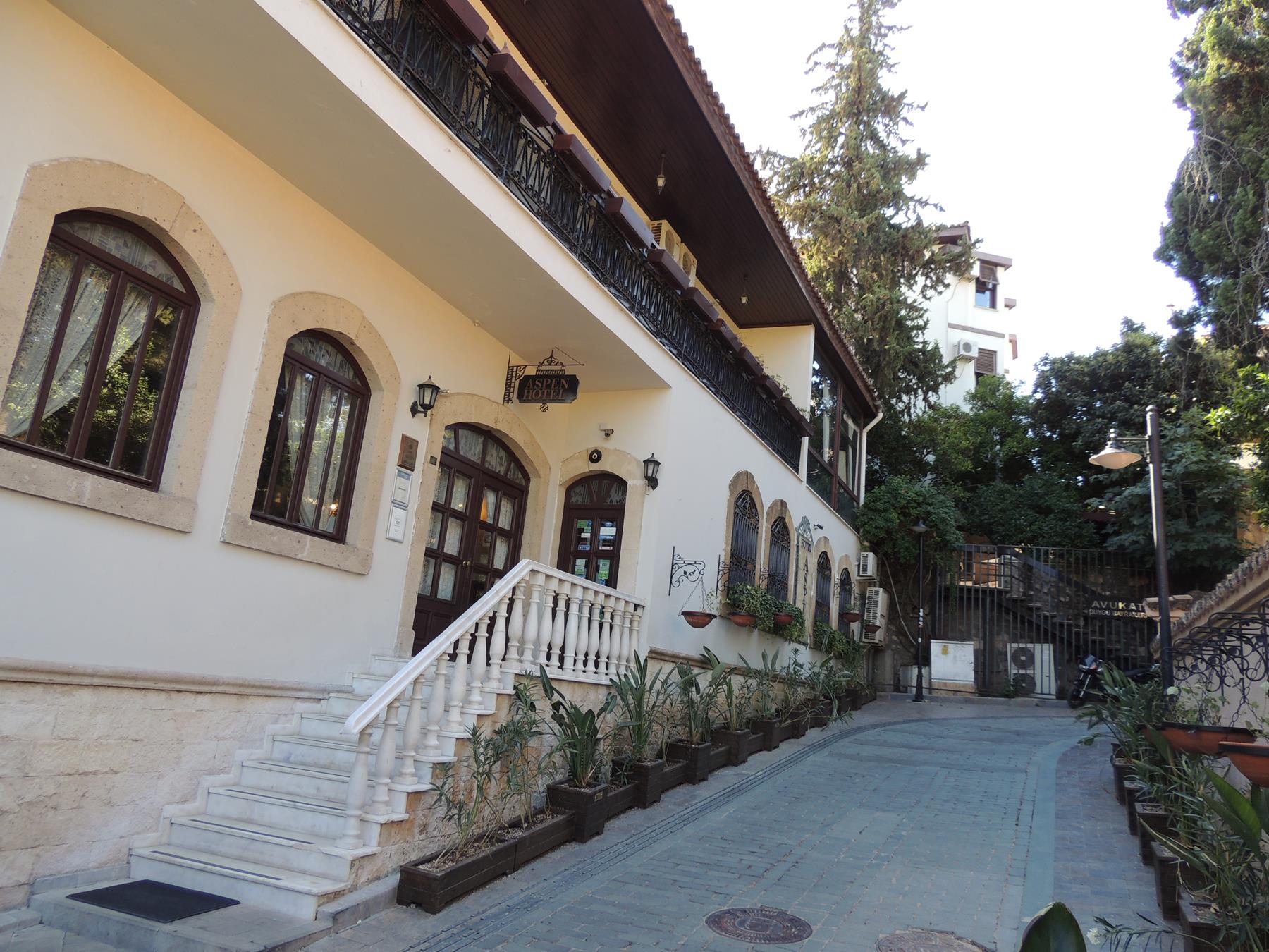 Aspen Hotel 13