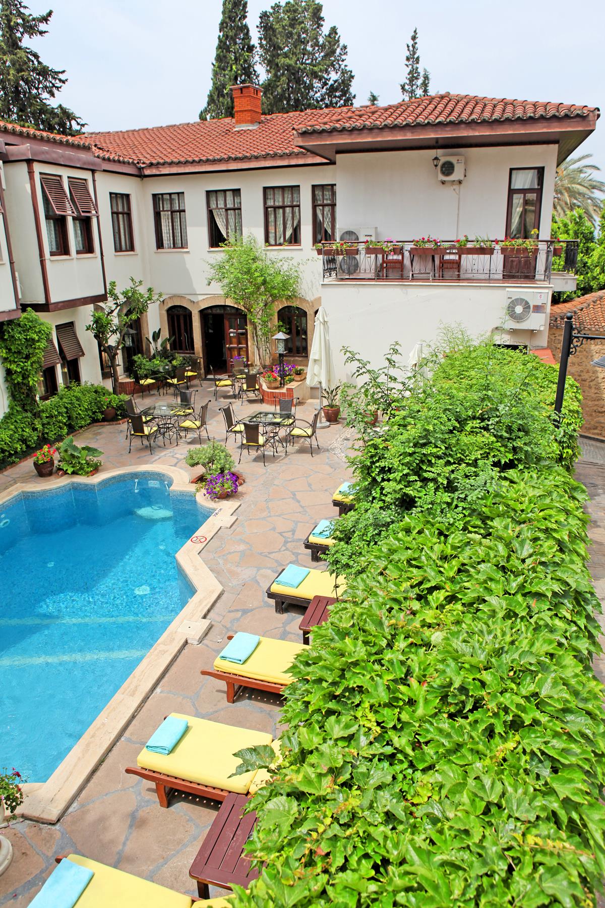 Aspen Hotel 16