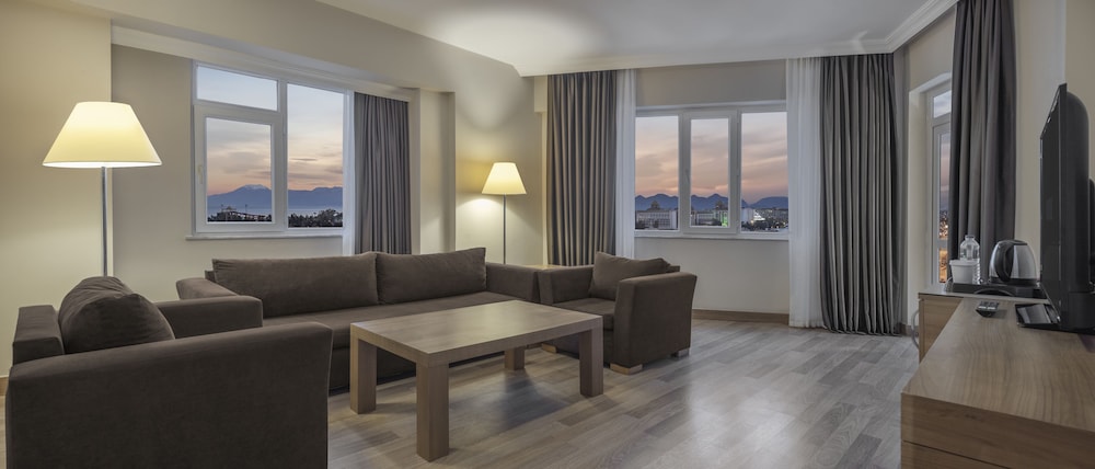 Wyndham Garden Lara 13