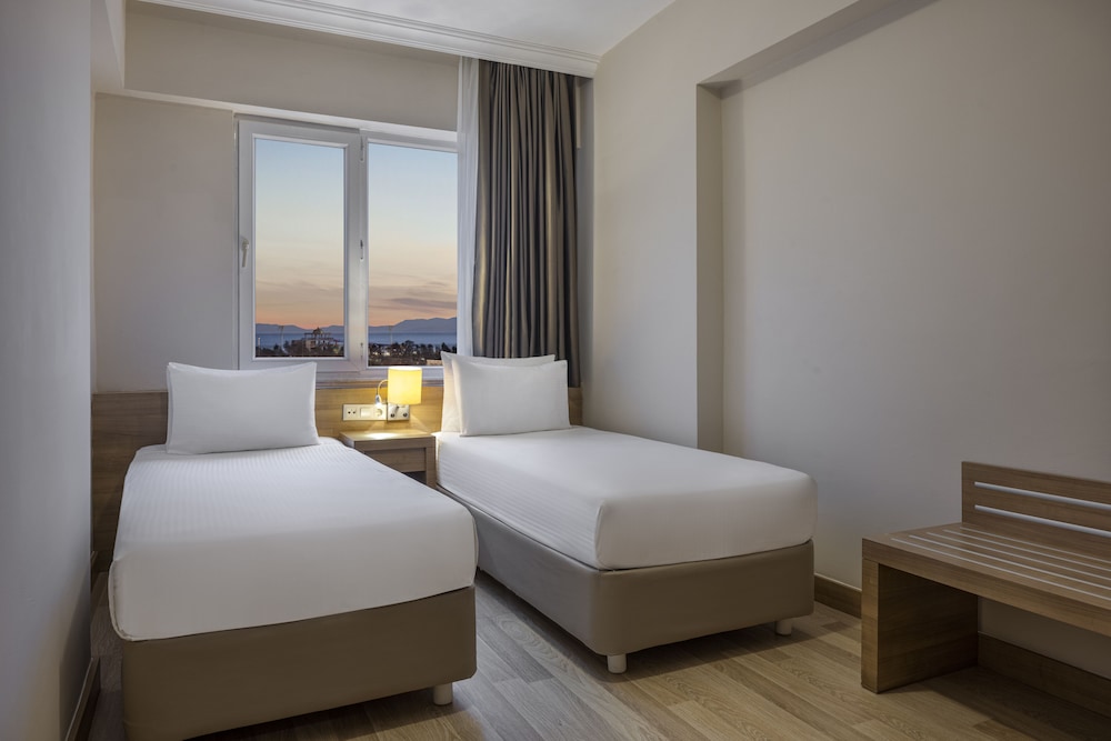 Wyndham Garden Lara 12