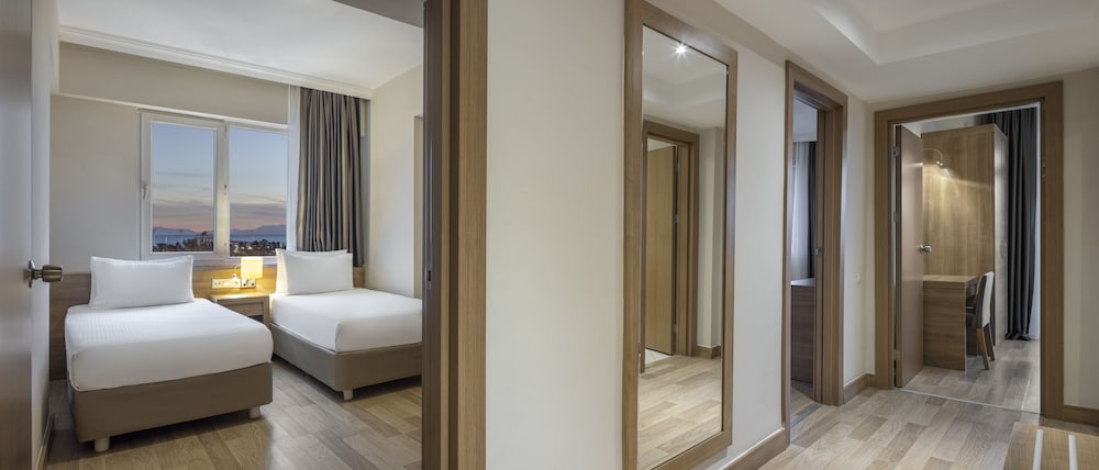 Wyndham Garden Lara 11
