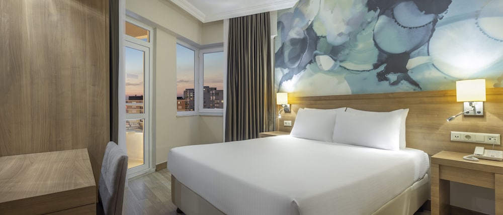 Wyndham Garden Lara 18