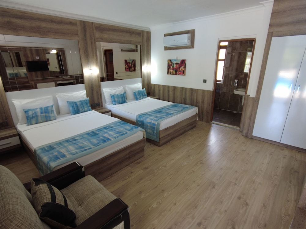 Oscar Garden Hotel 8
