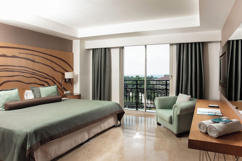 Paloma Oceana 13