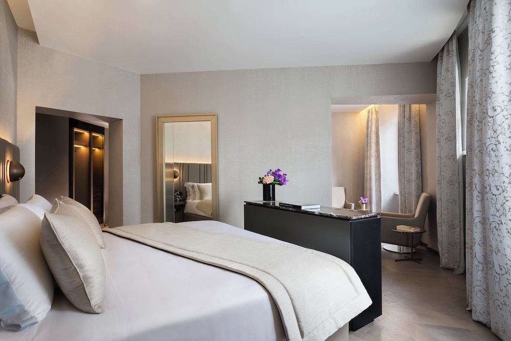 The Pantheon Iconic Rome Hotel, Autograph Collection 16