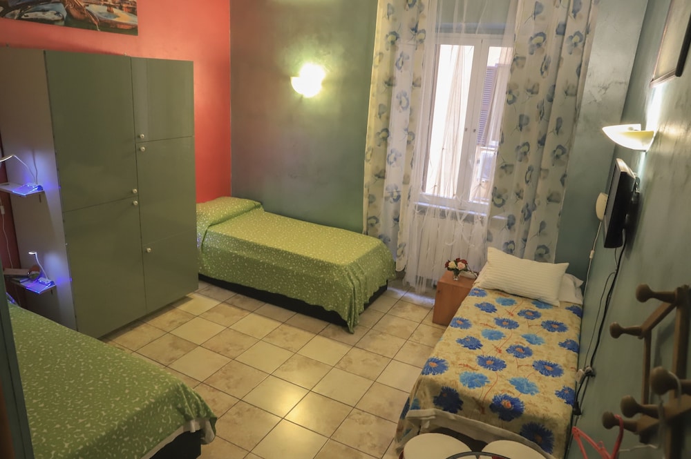 Roman Holidays Hostel 22