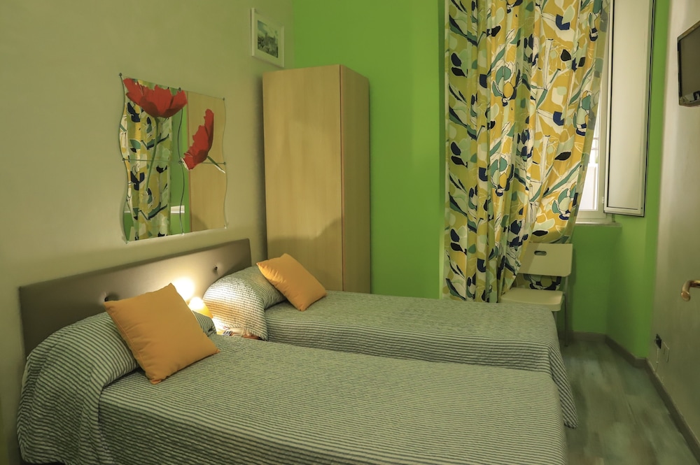 Roman Holidays Hostel 20