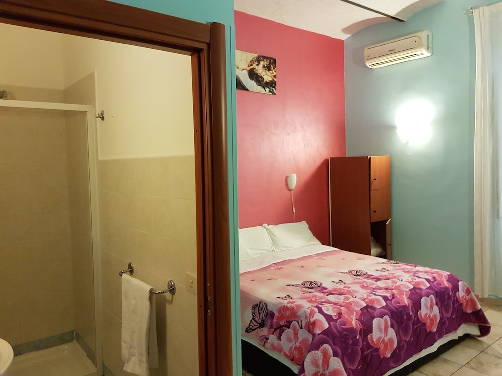 Roman Holidays Hostel 4