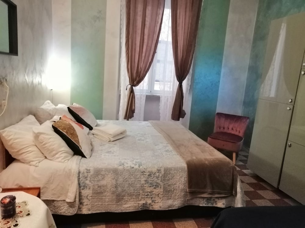 Roman Holidays Hostel 1