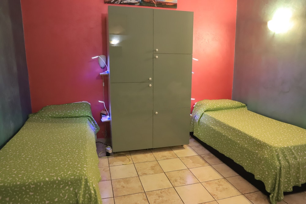 Roman Holidays Hostel 24