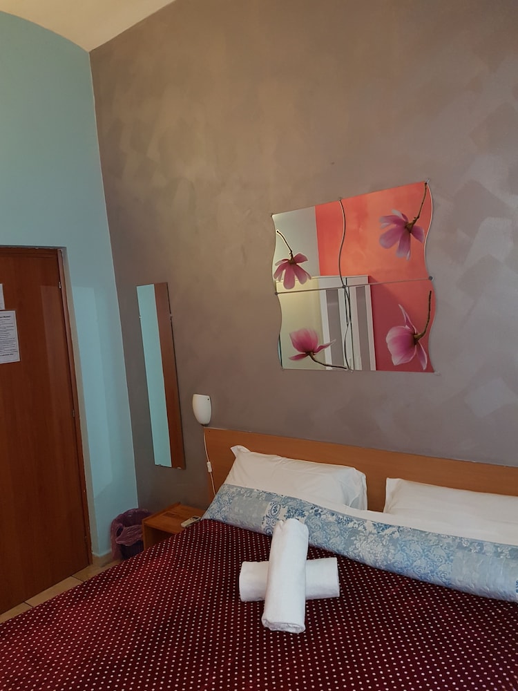 Roman Holidays Hostel 8