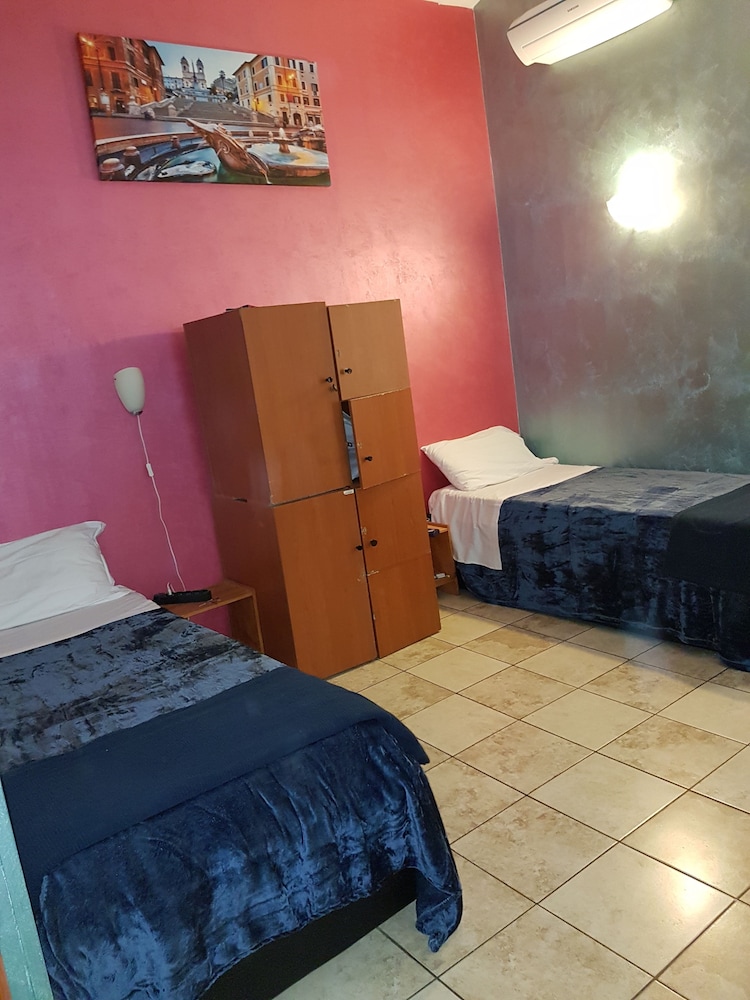 Roman Holidays Hostel 14