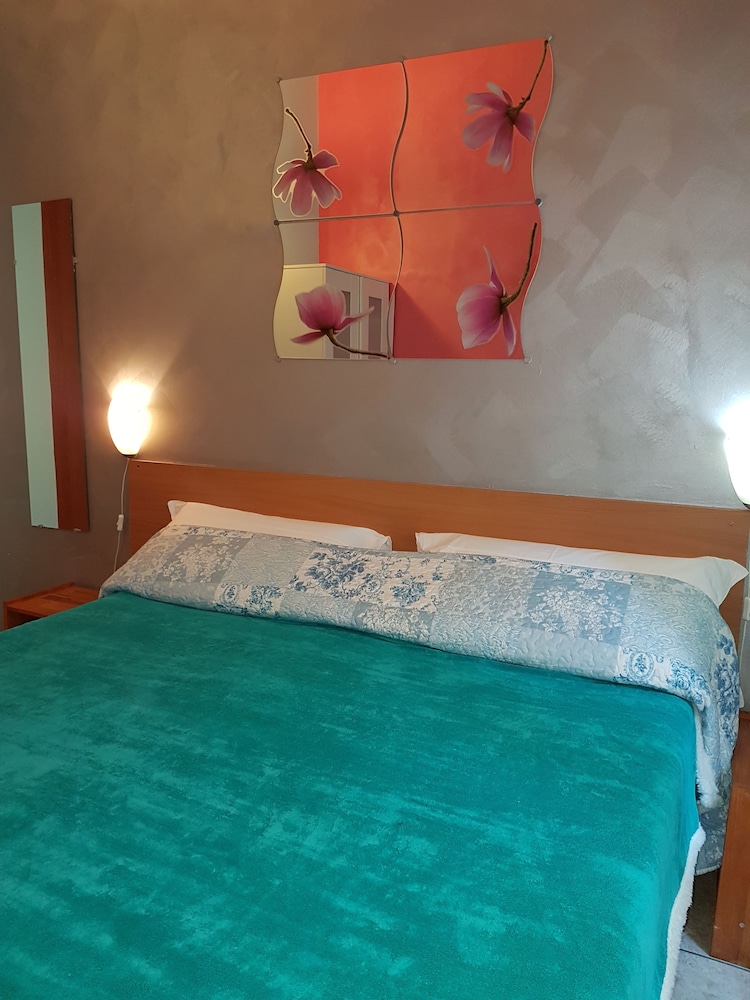 Roman Holidays Hostel 18