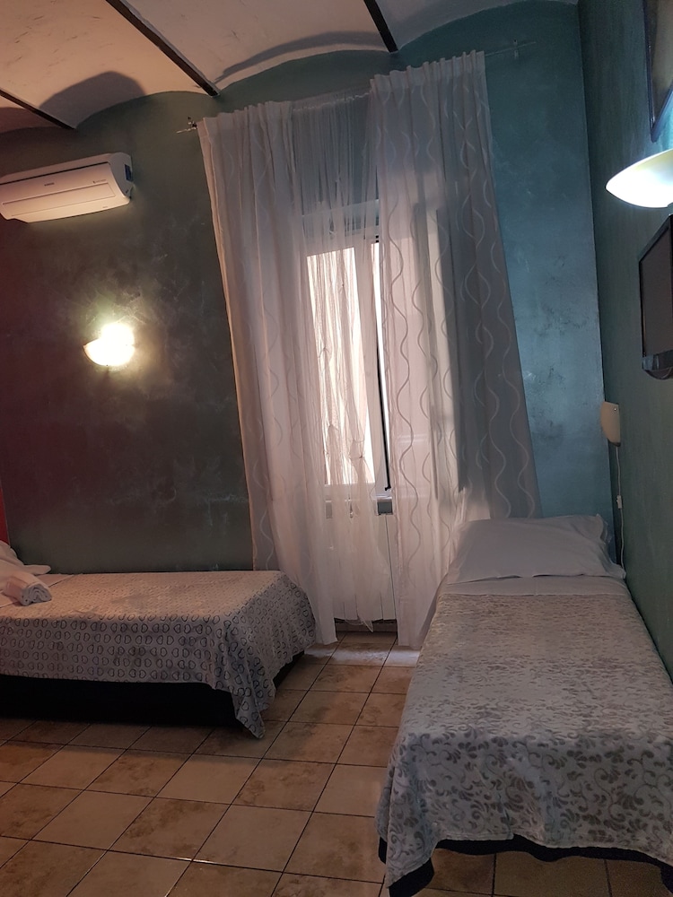 Roman Holidays Hostel 9