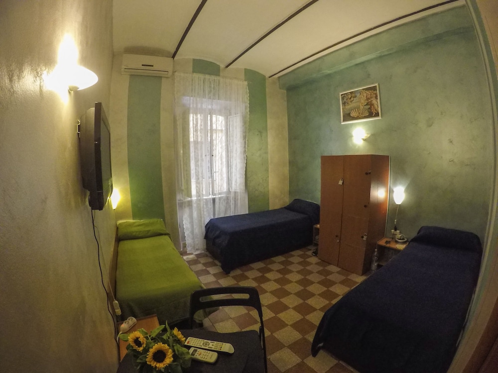 Roman Holidays Hostel 5