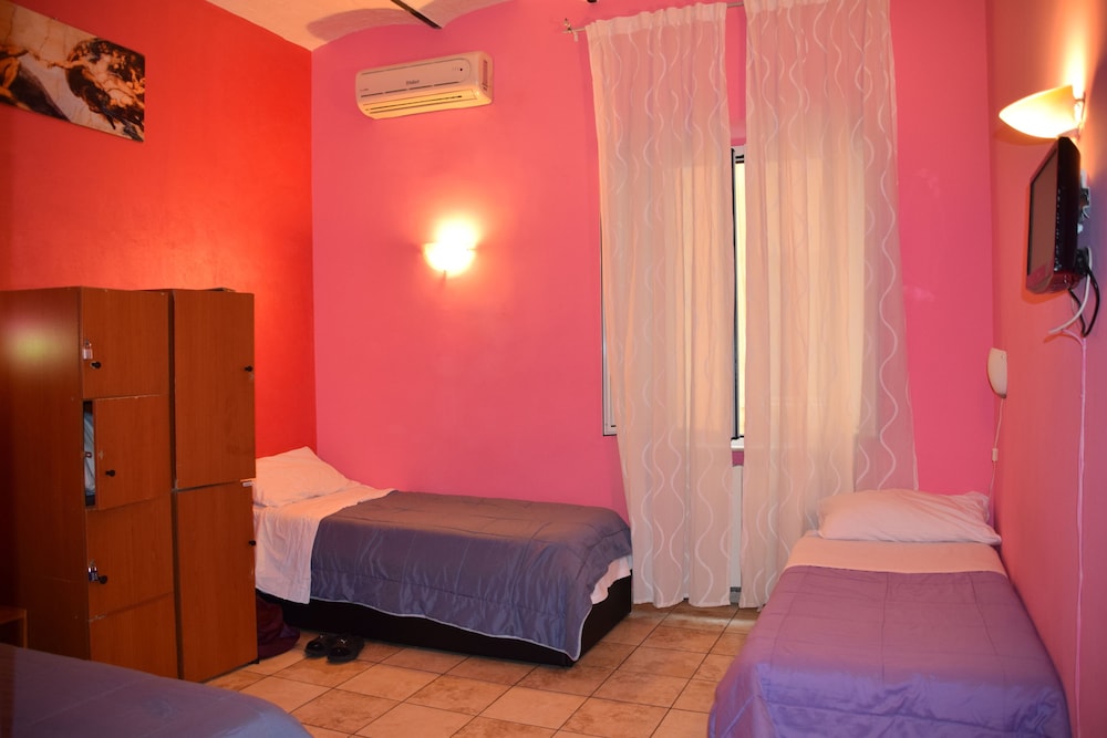 Roman Holidays Hostel 11