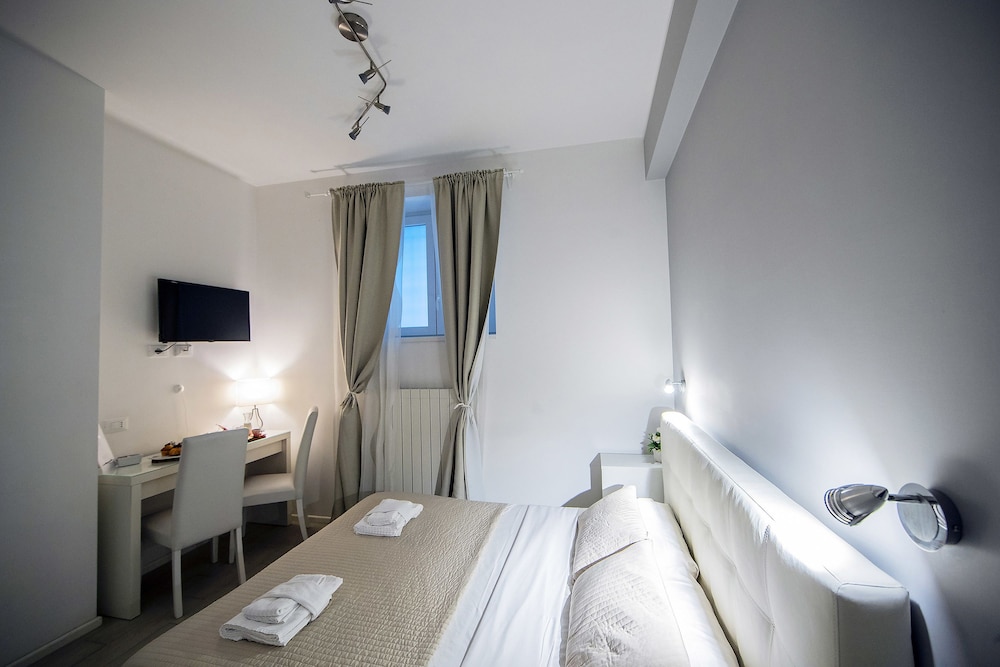 Bella Roma Luxury Accomodation 8