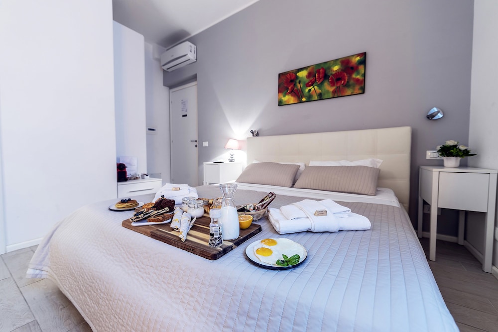 Bella Roma Luxury Accomodation 4