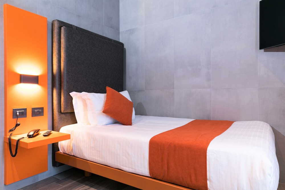 J24 Hotel Milano 10