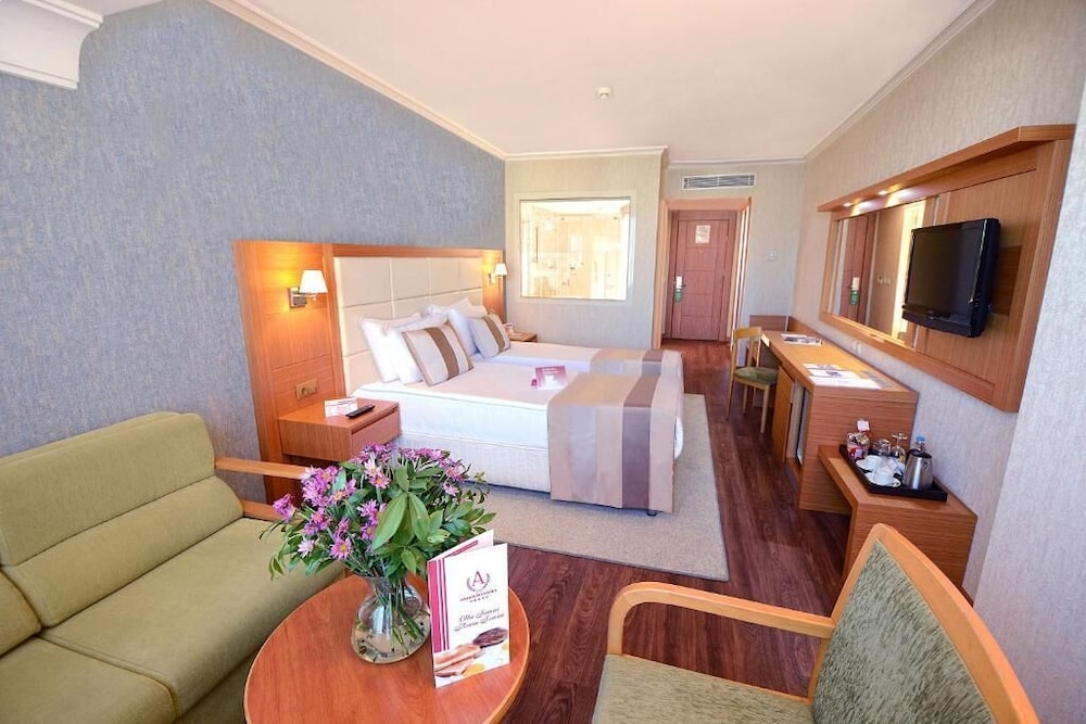 Akgun Istanbul Hotel, WorldHotels Crafted Collection 9