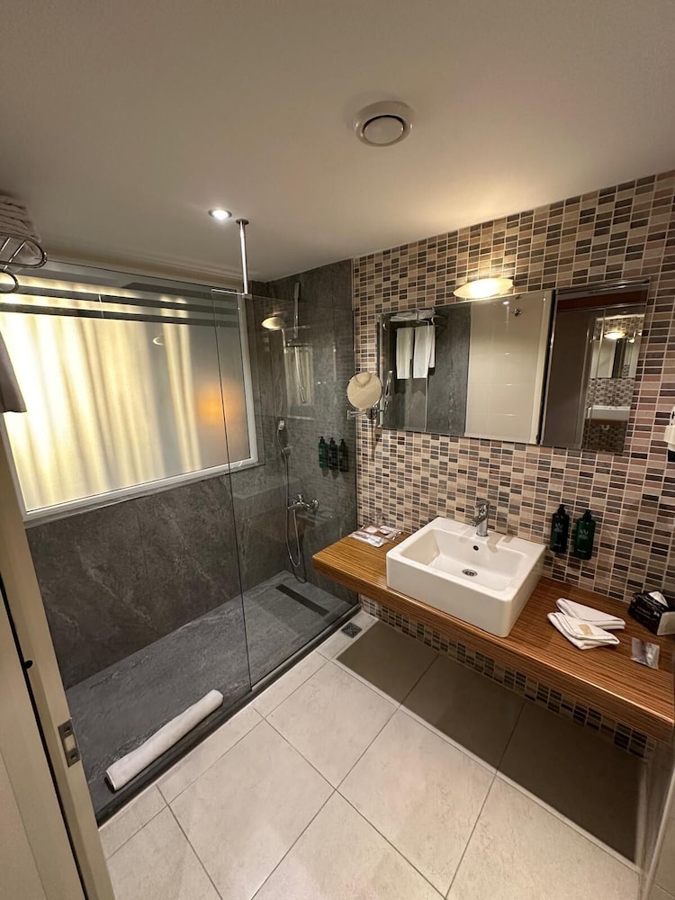 Akgun Istanbul Hotel, WorldHotels Crafted Collection 15
