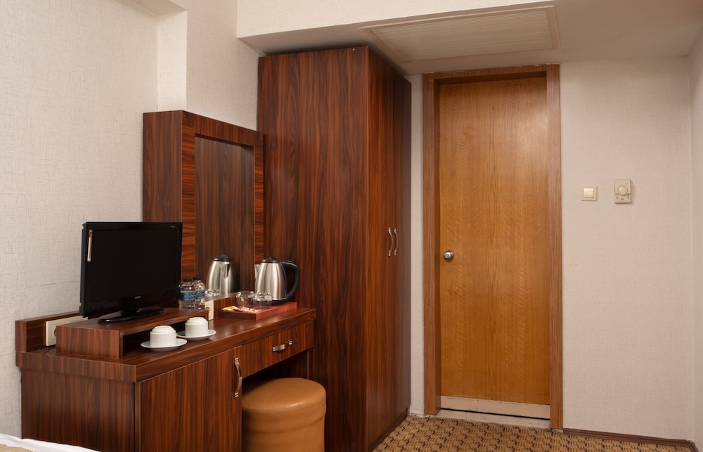 Elan Hotel 18