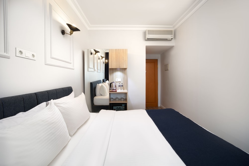 Elan Hotel 8