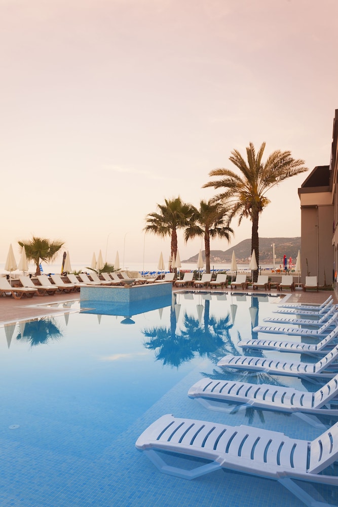 Alaaddin Beach Hotel 11