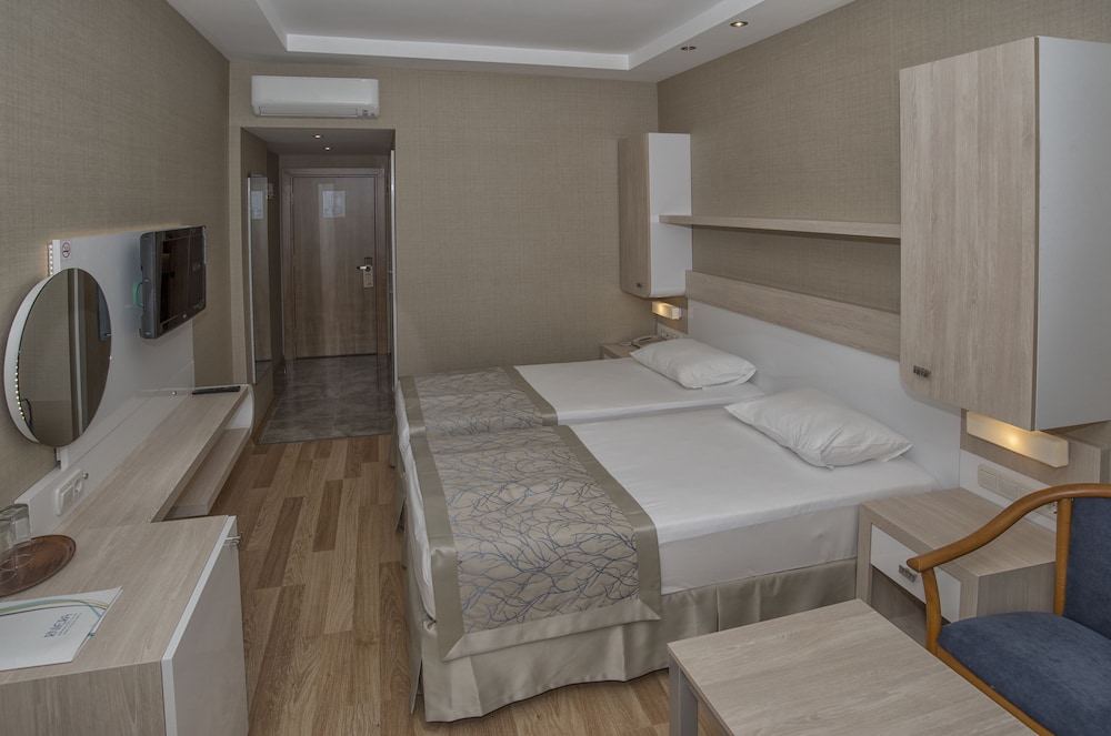 Riviera Hotel & Spa 8