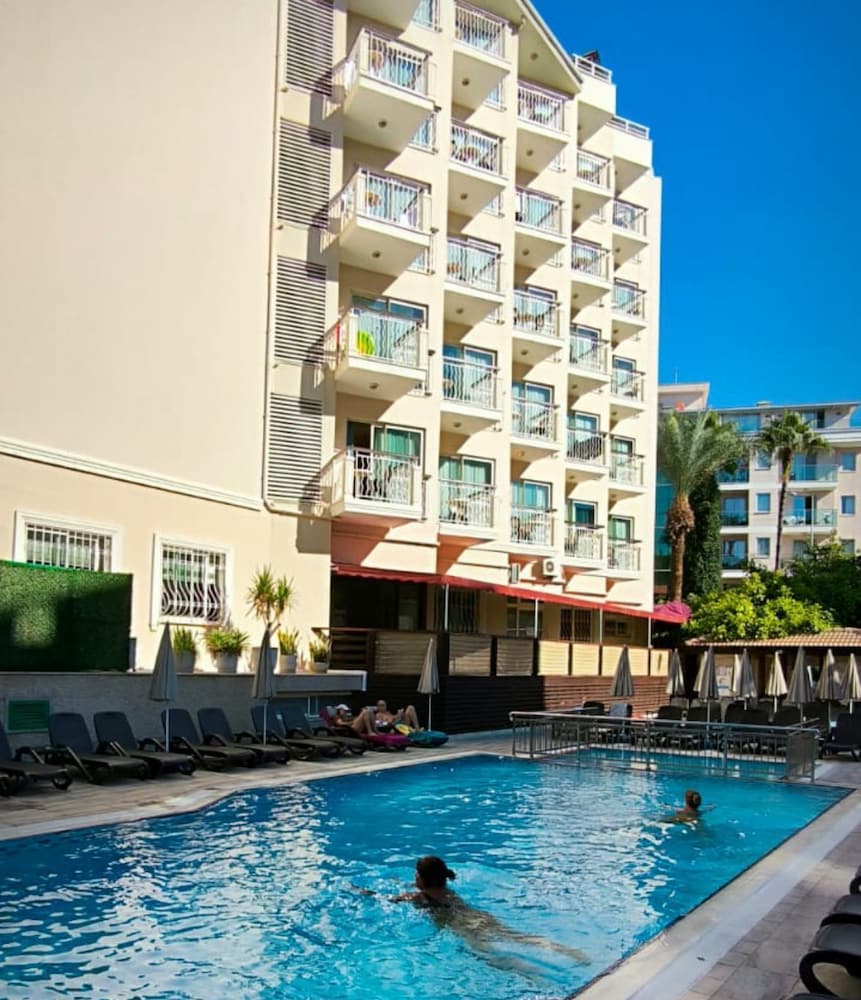 Riviera Hotel & Spa 23