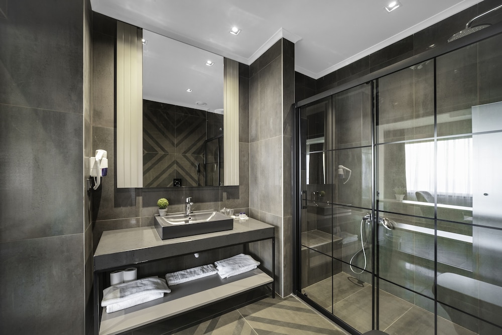 Riviera Hotel & Spa 19