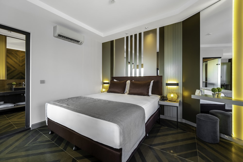 Riviera Hotel & Spa 10