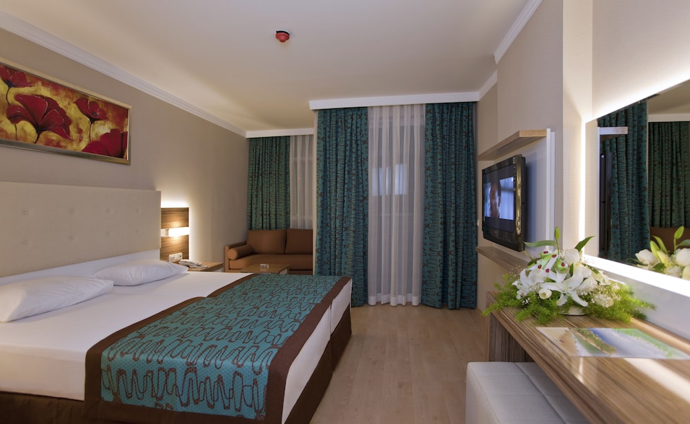Riviera Hotel & Spa 6