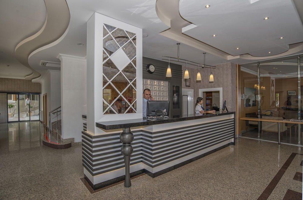 Riviera Hotel & Spa 2