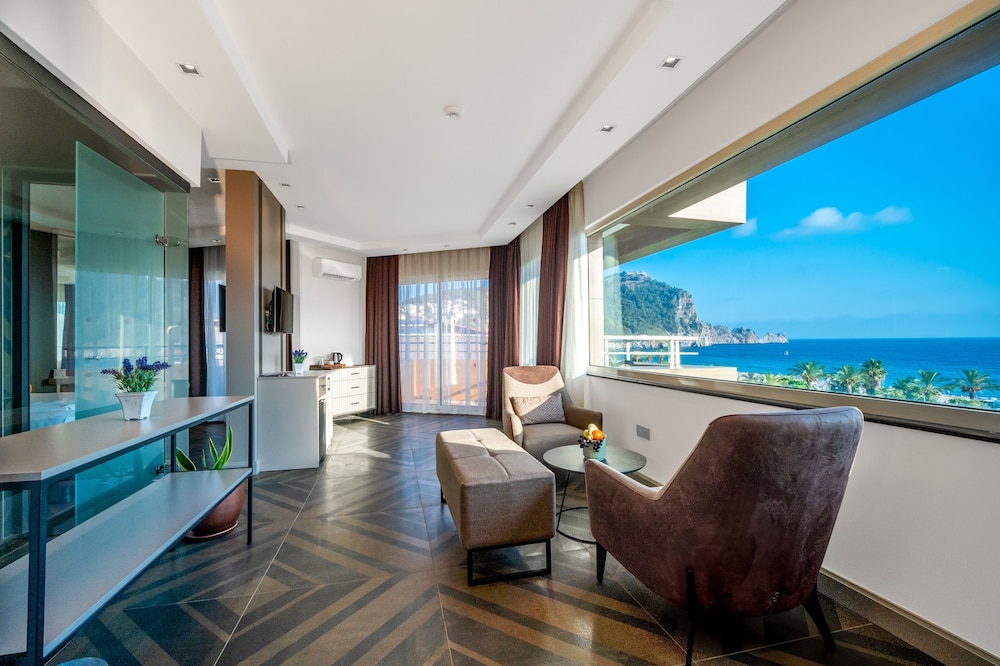 Riviera Hotel & Spa 13