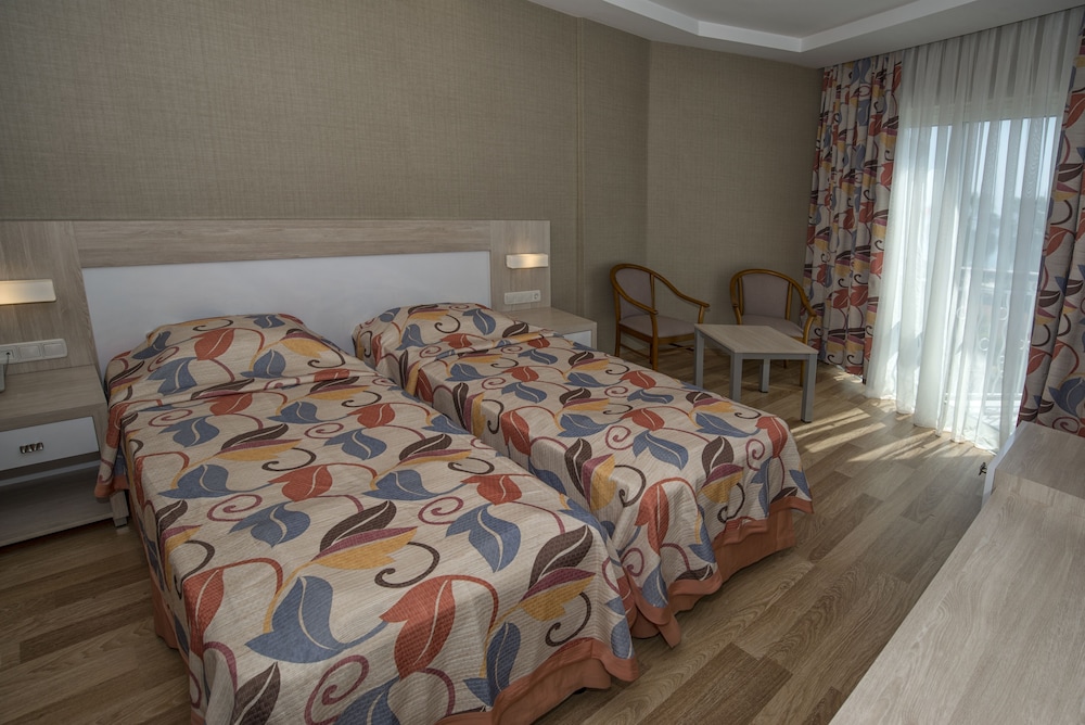 Riviera Hotel & Spa 9