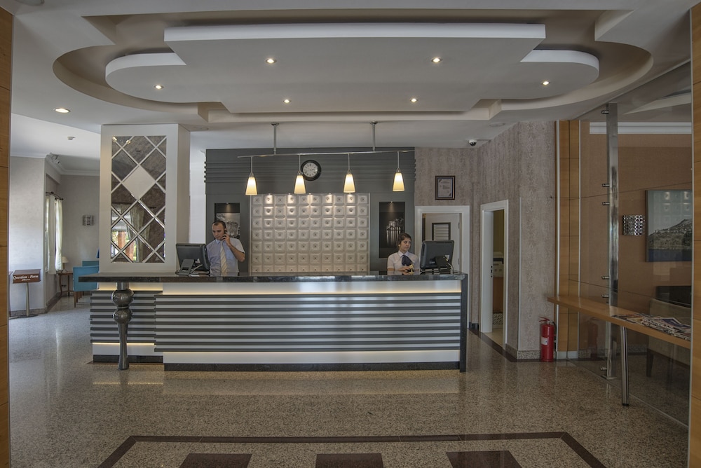 Riviera Hotel & Spa 3