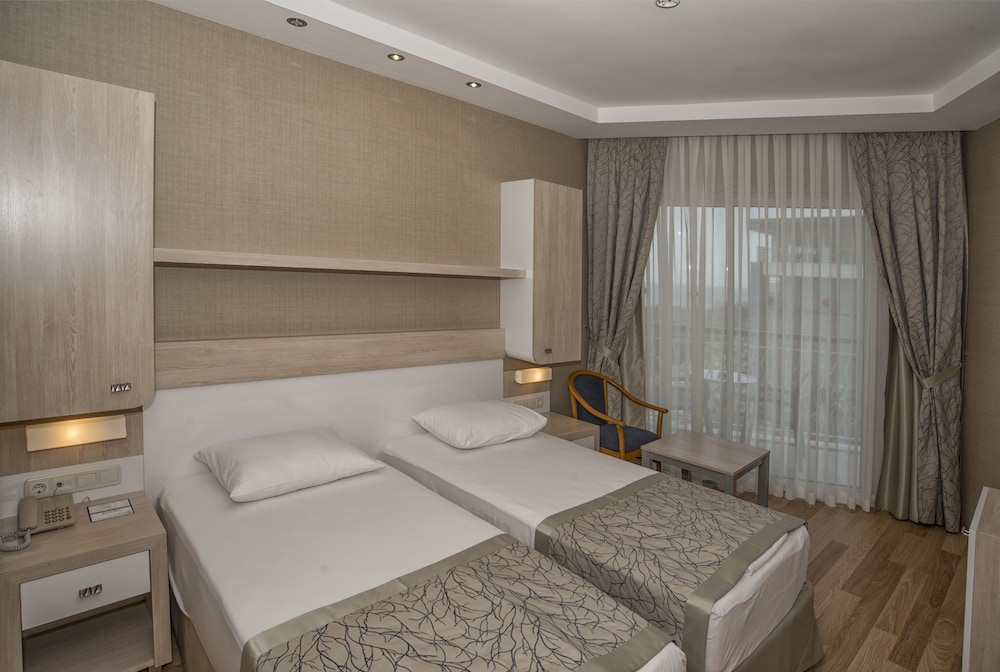 Riviera Hotel & Spa 5