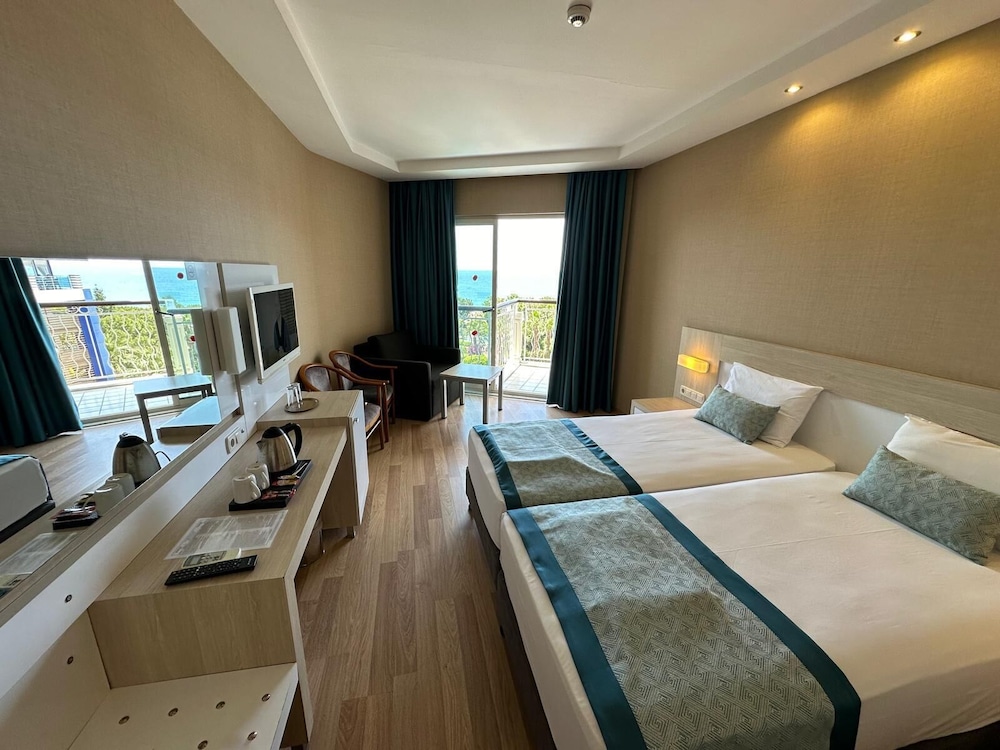Riviera Hotel & Spa 11