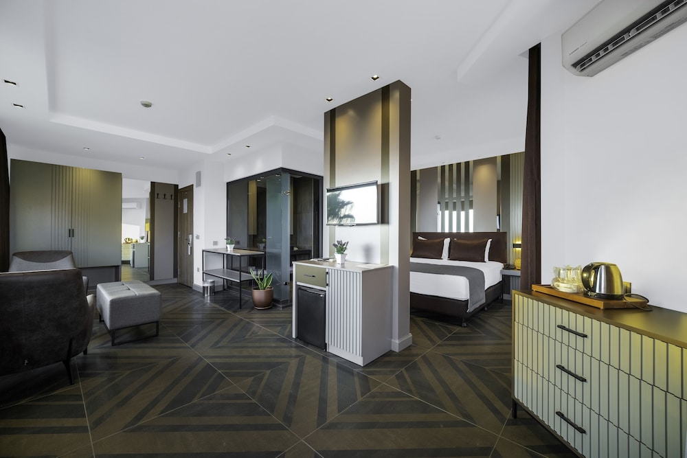 Riviera Hotel & Spa 12