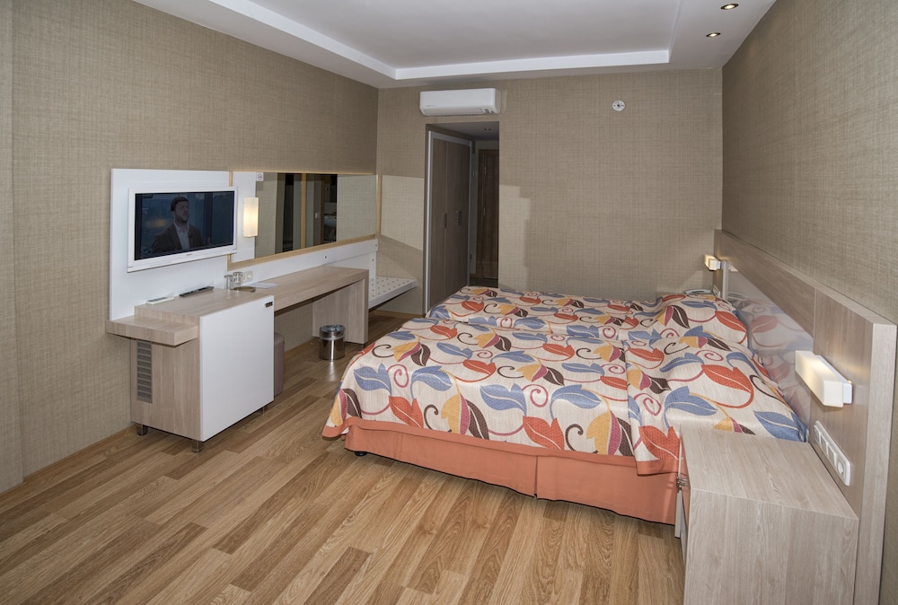 Riviera Hotel & Spa 7
