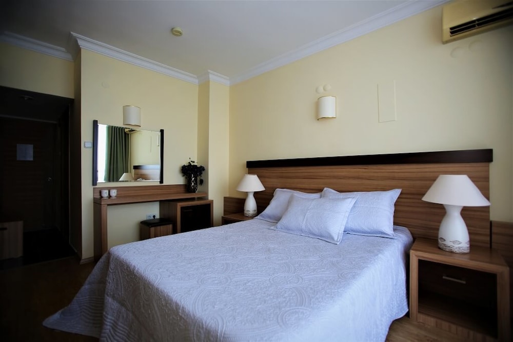 Lara Hotel 8